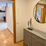 - Premium 24 7 Lejlighedshotel