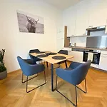 - Premium 24 7 Lejlighedshotel 4*