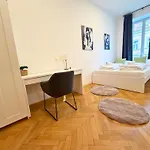 - Premium 24 7 Lejlighedshotel