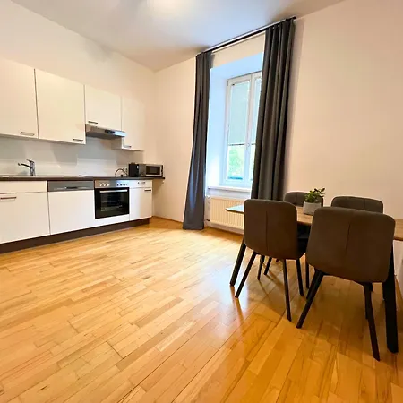 Leoben - Premium 24 7 *