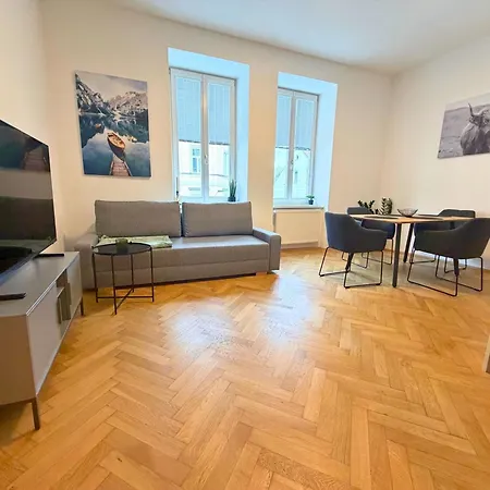 - Premium 24 7 Aparthotel