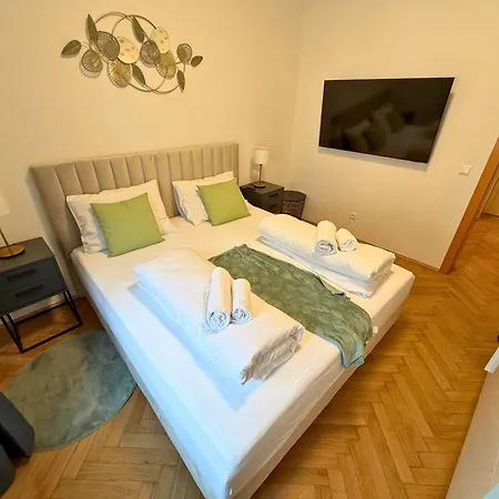 - Premium 24 7 Aparthotel