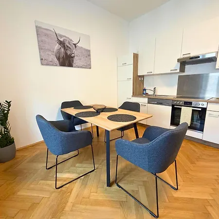 - Premium 24 7 Aparthotel 4*